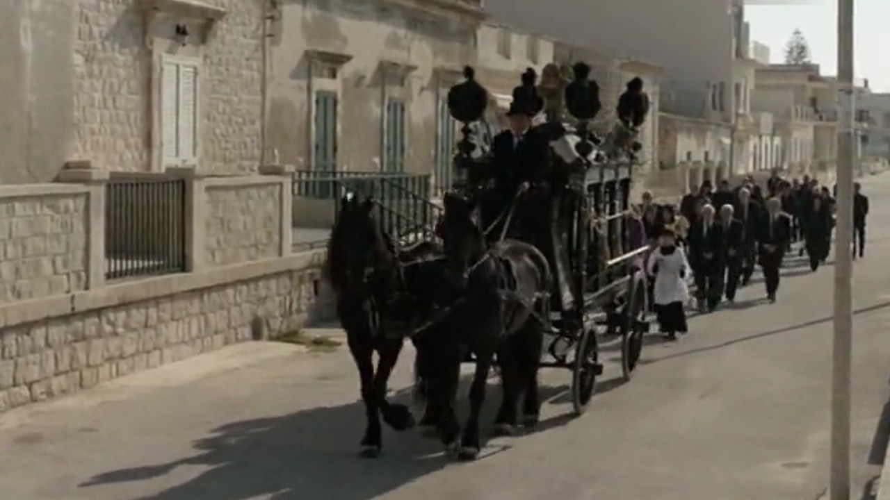 L\'uomo che andava appresso ai funerali