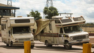 MotorHome Racing - Alfa Romeo 159 vs Tall Man Across The Humber Estuary