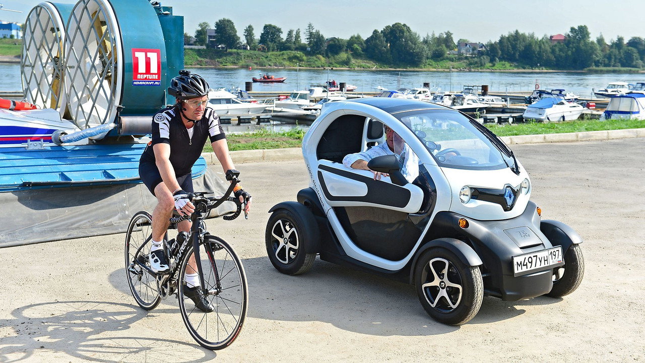 Race Across The Urban Landscape Of St Petersburg