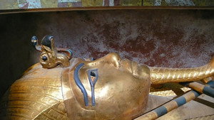 Tut\'s Buried Secrets